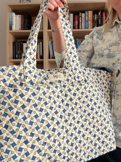 Sac week-end de voyage polochon coton design imprimé avec un motif géométrique bleu et beige