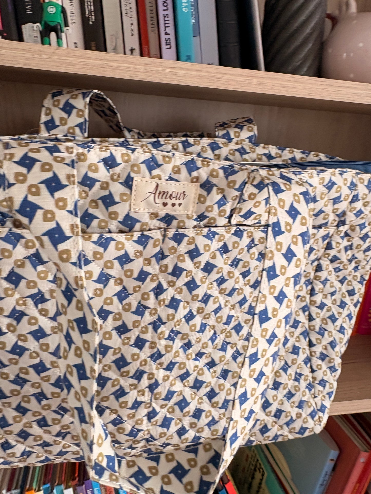 Sac week-end de voyage polochon coton design imprimé avec un motif géométrique bleu et beige