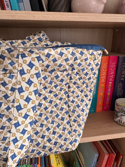 Sac week-end de voyage polochon coton design imprimé avec un motif géométrique bleu et beige