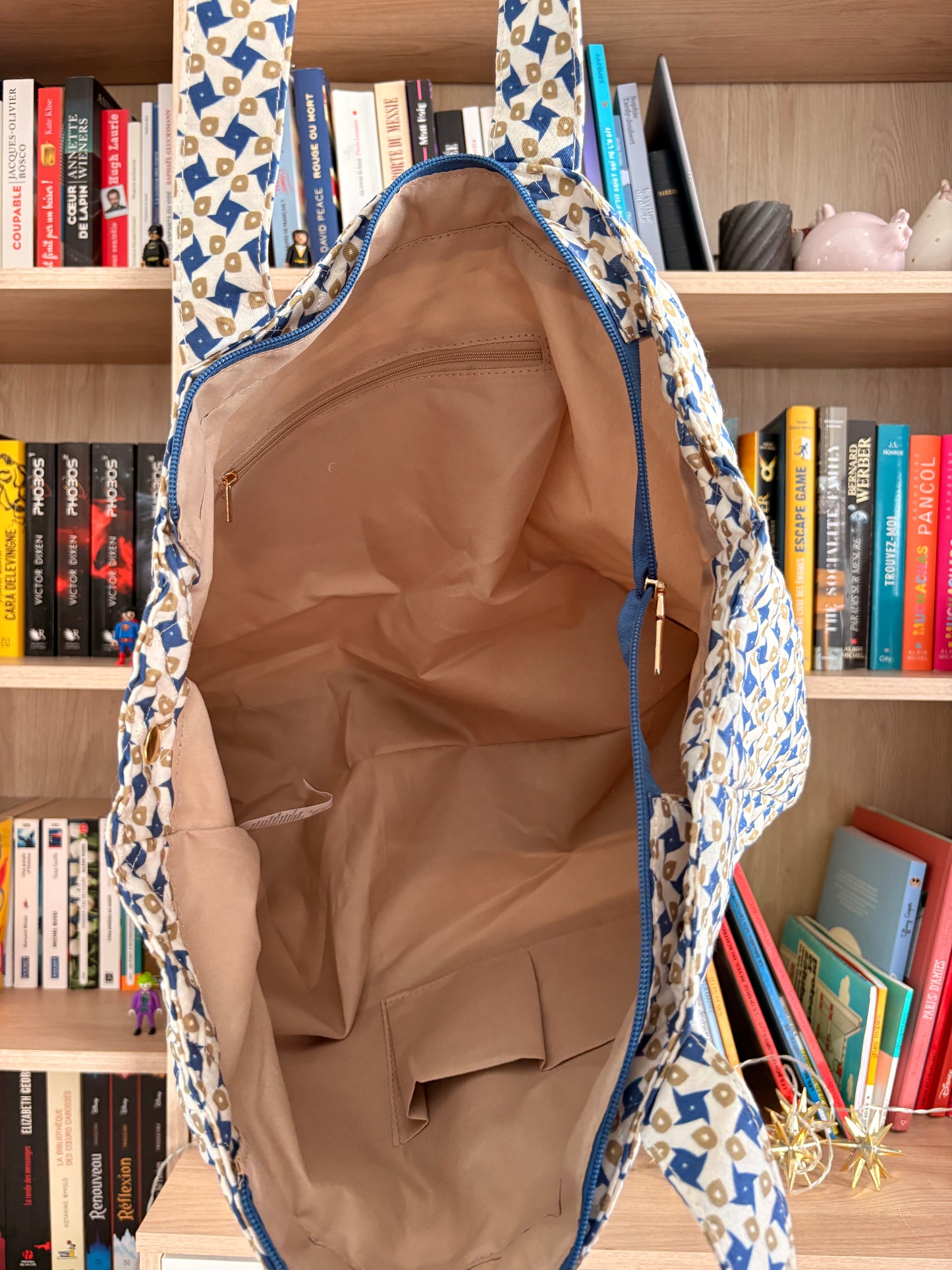 Sac week-end de voyage polochon coton design imprimé avec un motif géométrique bleu et beige