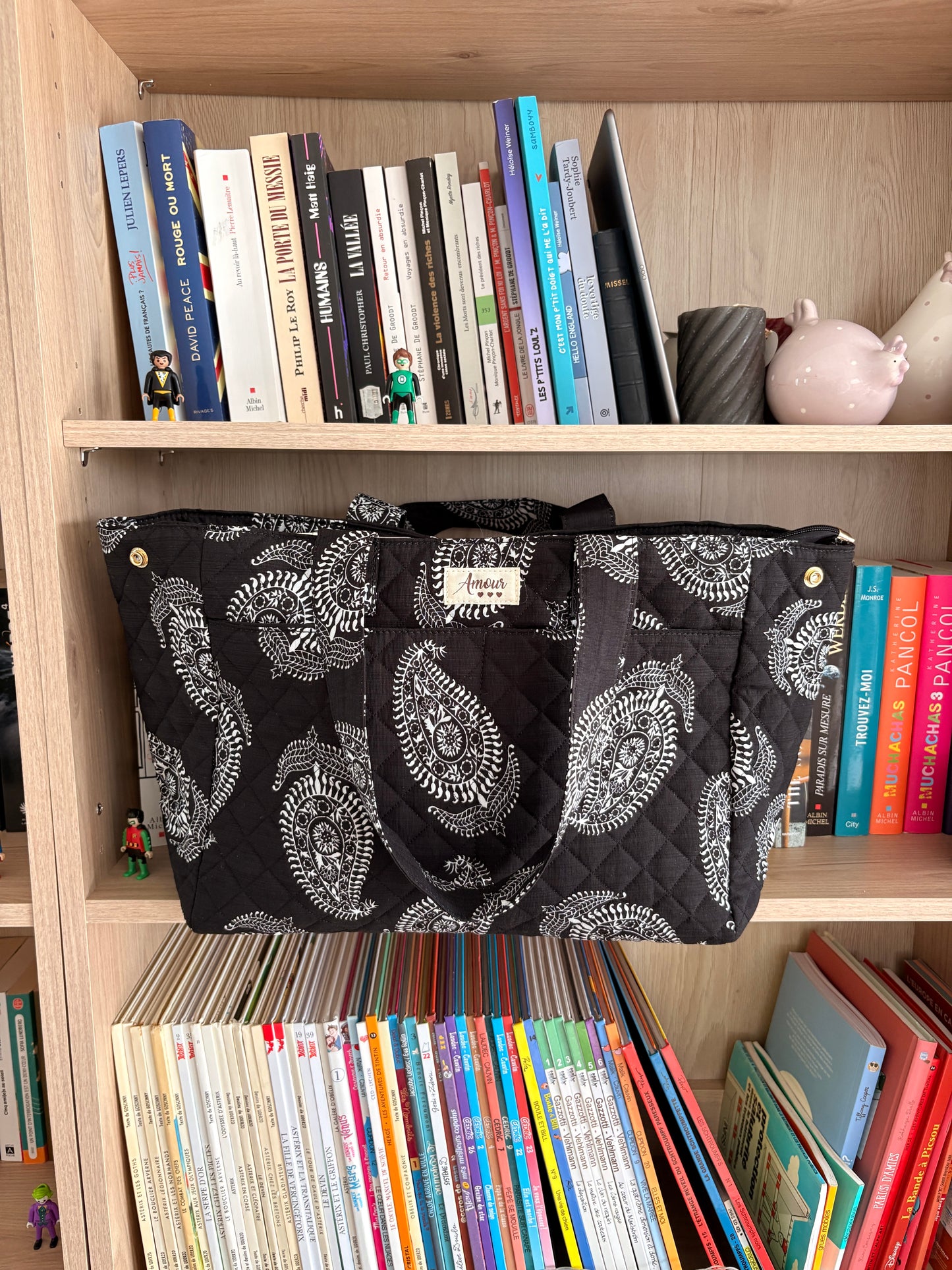 Sac week-end de voyage polochon noir coton design imprimé avec un motif paisley blanc