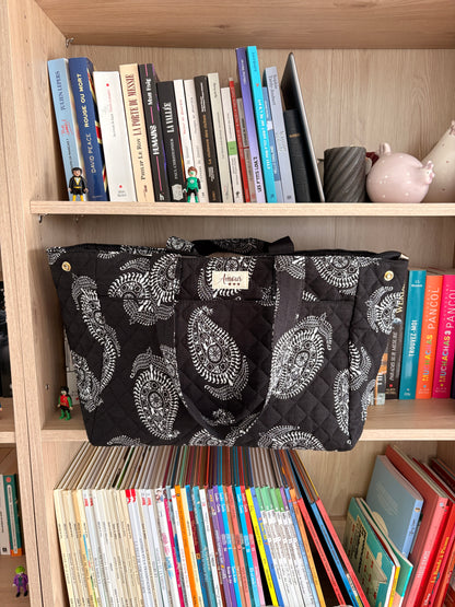 Sac week-end de voyage polochon noir coton design imprimé avec un motif paisley blanc