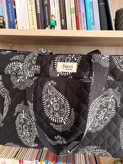 Sac week-end de voyage polochon noir coton design imprimé avec un motif paisley blanc