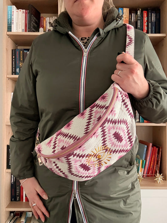 Sac banane XL en tissu blanc à motifs bohèmes tons roses clair et violet