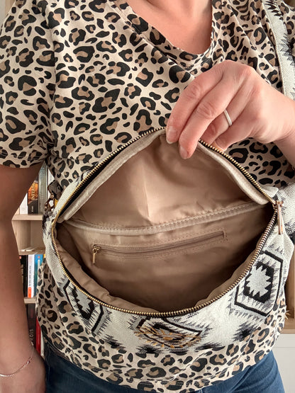 Sac banane XL en tissu blanc à motifs bohèmes couleur Gris et noir