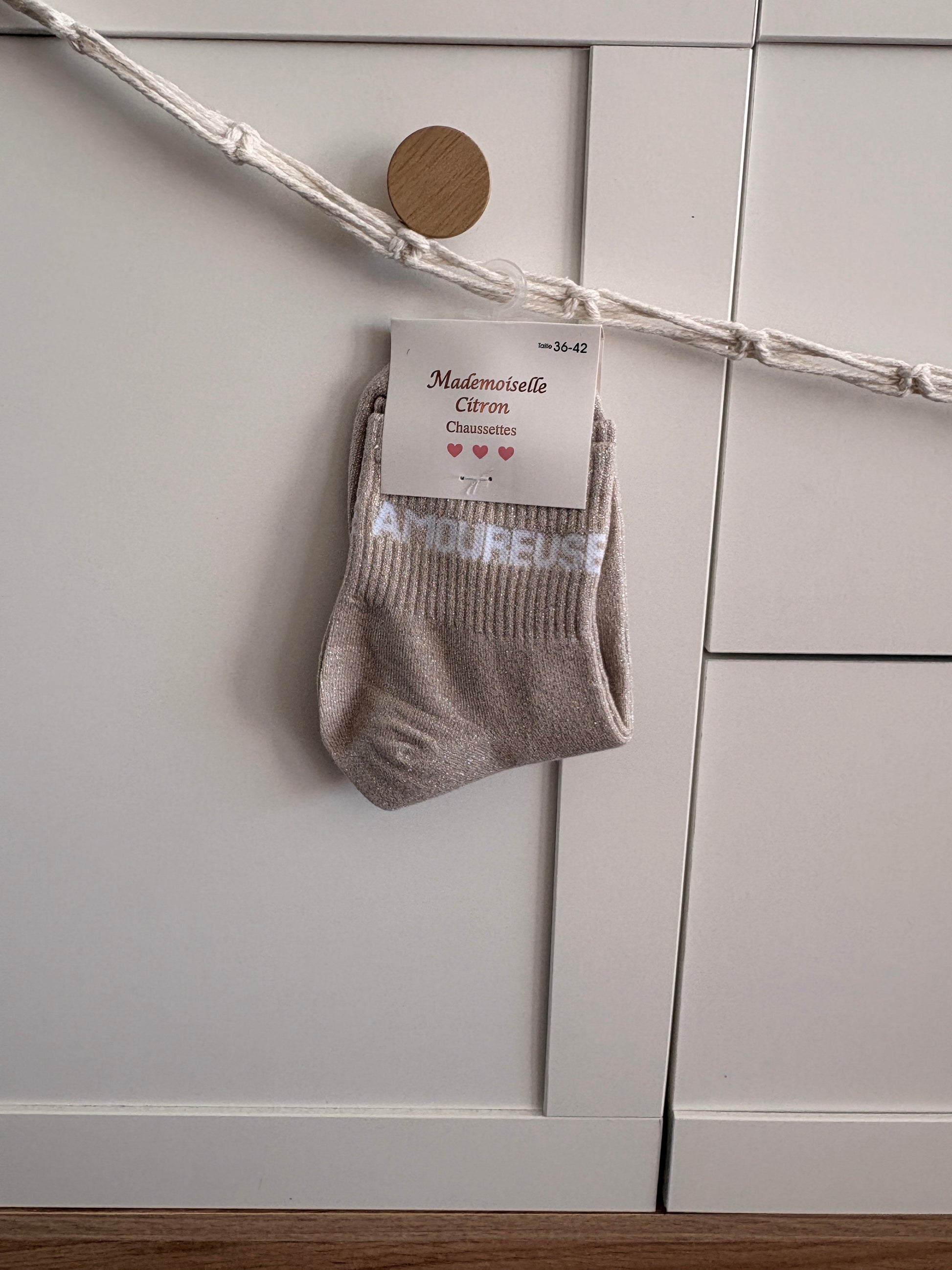 Chaussettes hautes pailletées Amoureuse marron motif cœurs