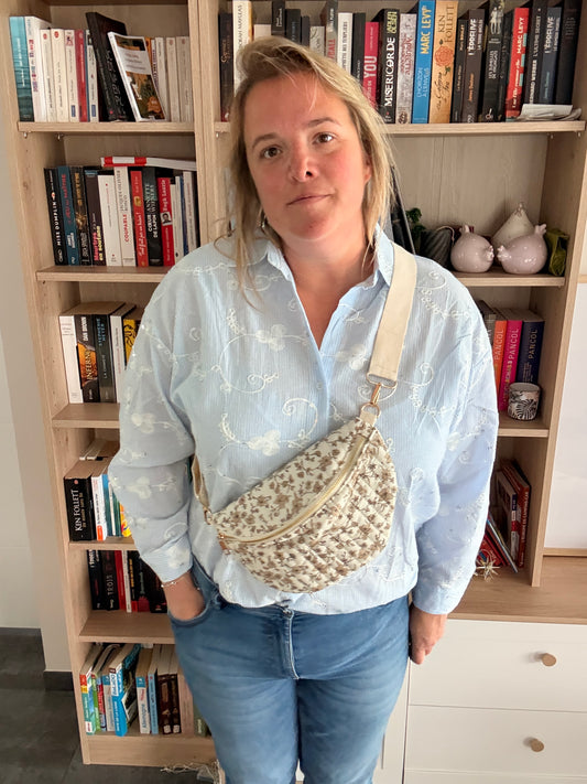 Sac Banane Femme Fleuri Taupe Fond Ivoire – Zip Doré & Bandoulière Réglable