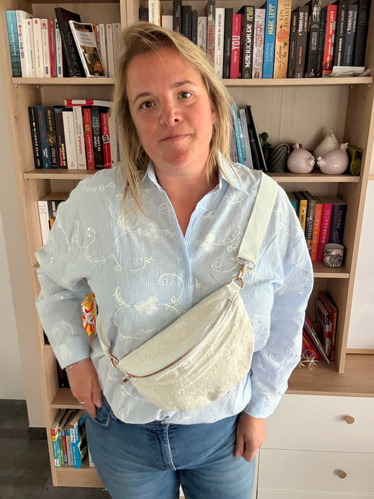 Sac Banane Femme Blanc Floral Irisé – Bandoulière Large & Zip Doré