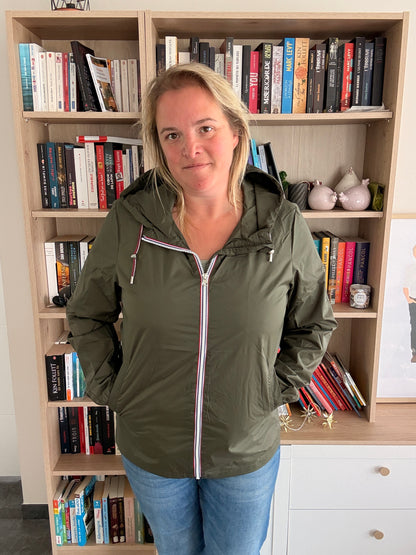 Imperméable Mi-Long Femme Kaki – Veste Déperlante Laura Jo | Le Petit Placard