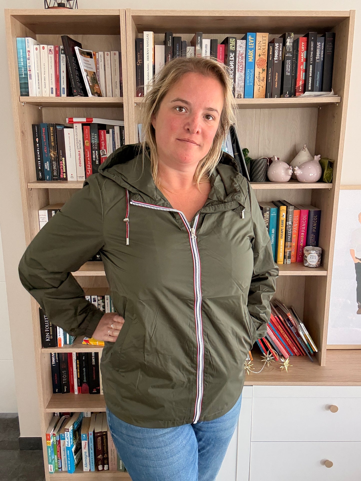 Imperméable Mi-Long Femme Kaki – Veste Déperlante Laura Jo | Le Petit Placard