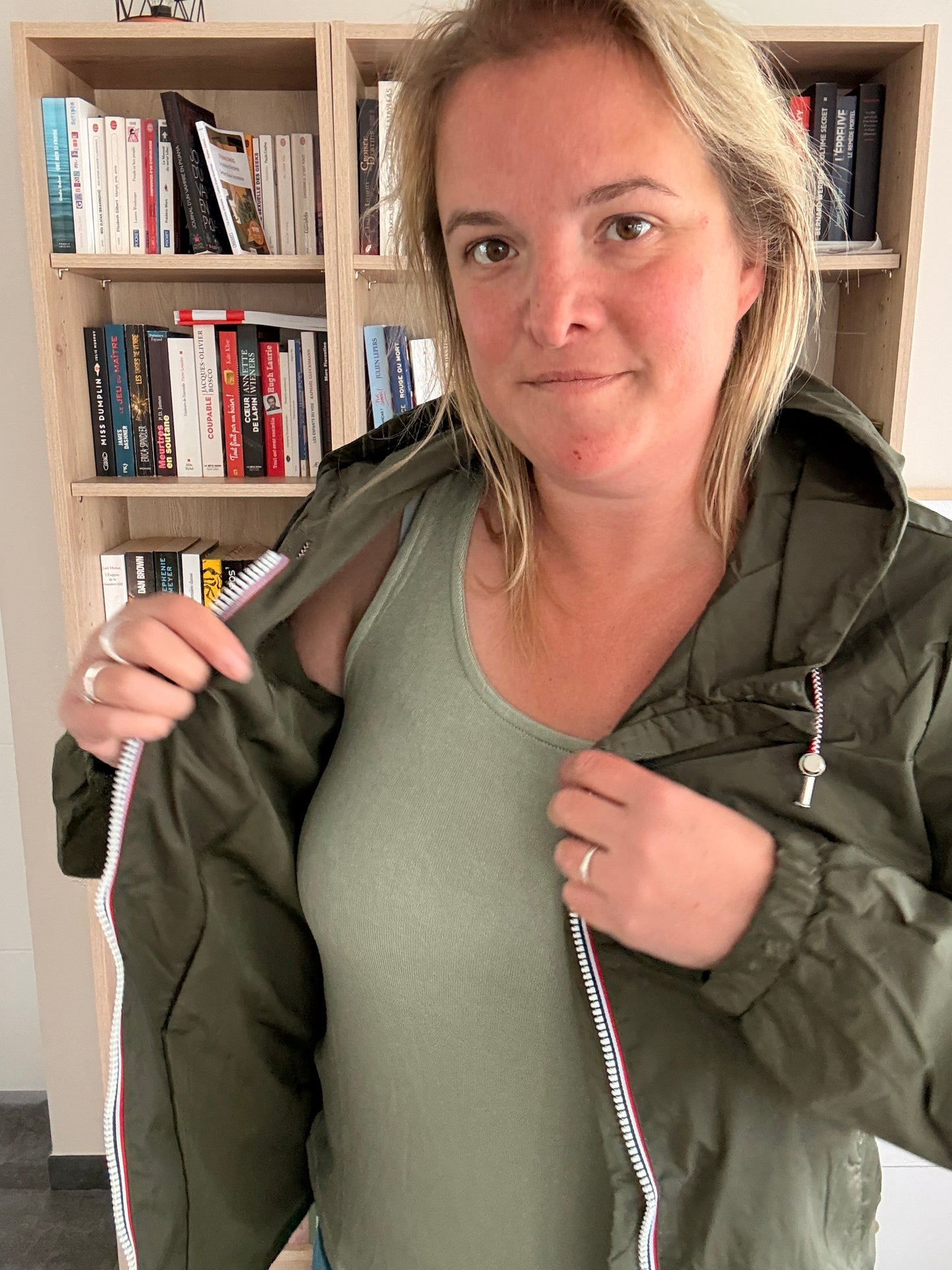 Imperméable Mi-Long Femme Kaki – Veste Déperlante Laura Jo | Le Petit Placard