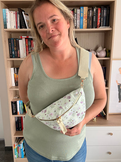 Sac Banane Fleuri Crème – Motif Floral Vert & Rose | Le Petit Placard