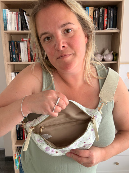 Sac Banane Fleuri Crème – Motif Floral Vert & Rose | Le Petit Placard