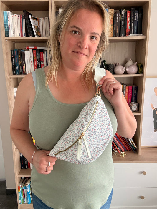Sac Banane Liberty Blanc – Motif Floral Rose & Feuilles | Le Petit Placard