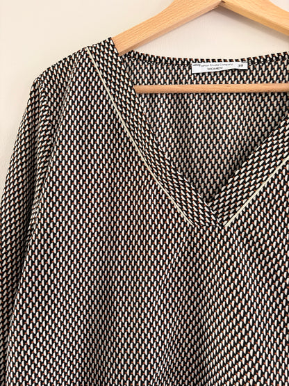 Blouse Fluide Imprimée Col V – Motif Géométrique Noir & Blanc taille 38