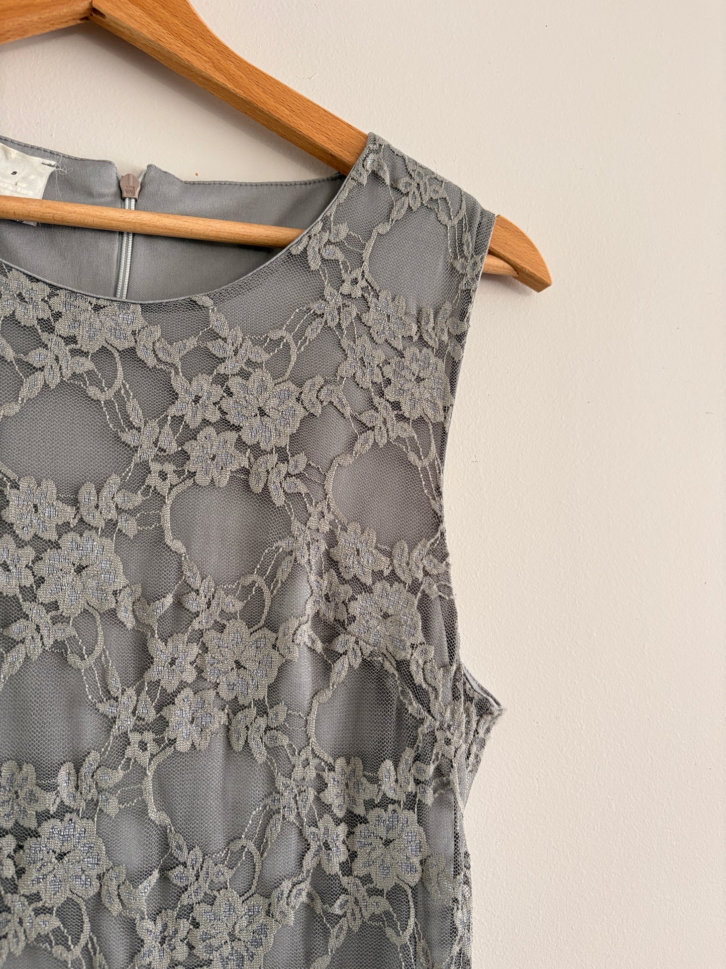 Robe Midi Dentelle Florale Grise – Seconde Main taille S/36