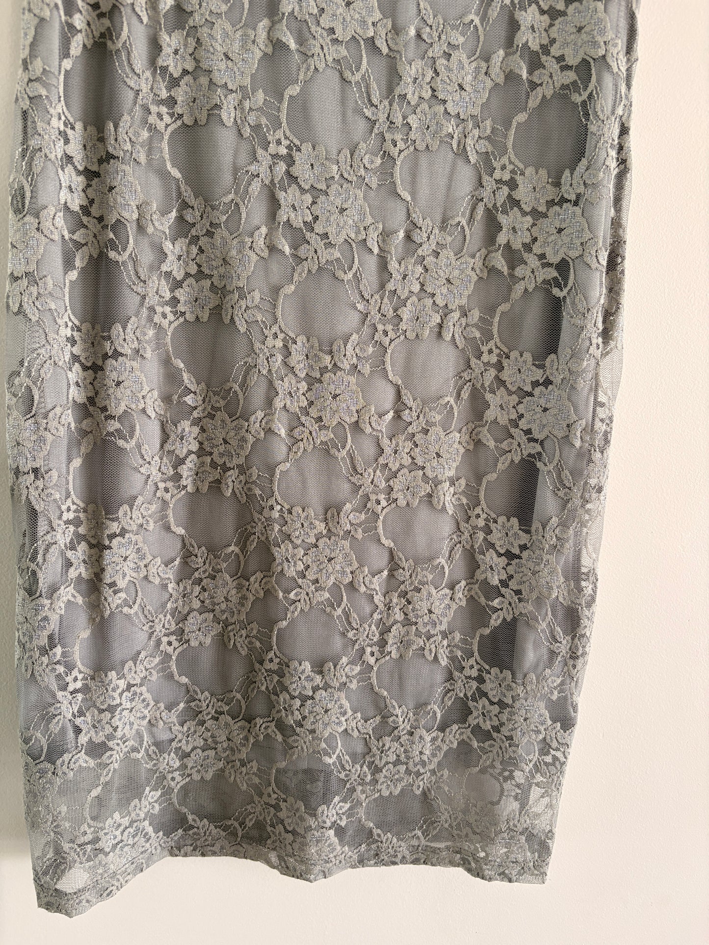 Robe Midi Dentelle Florale Grise – Seconde Main taille S/36