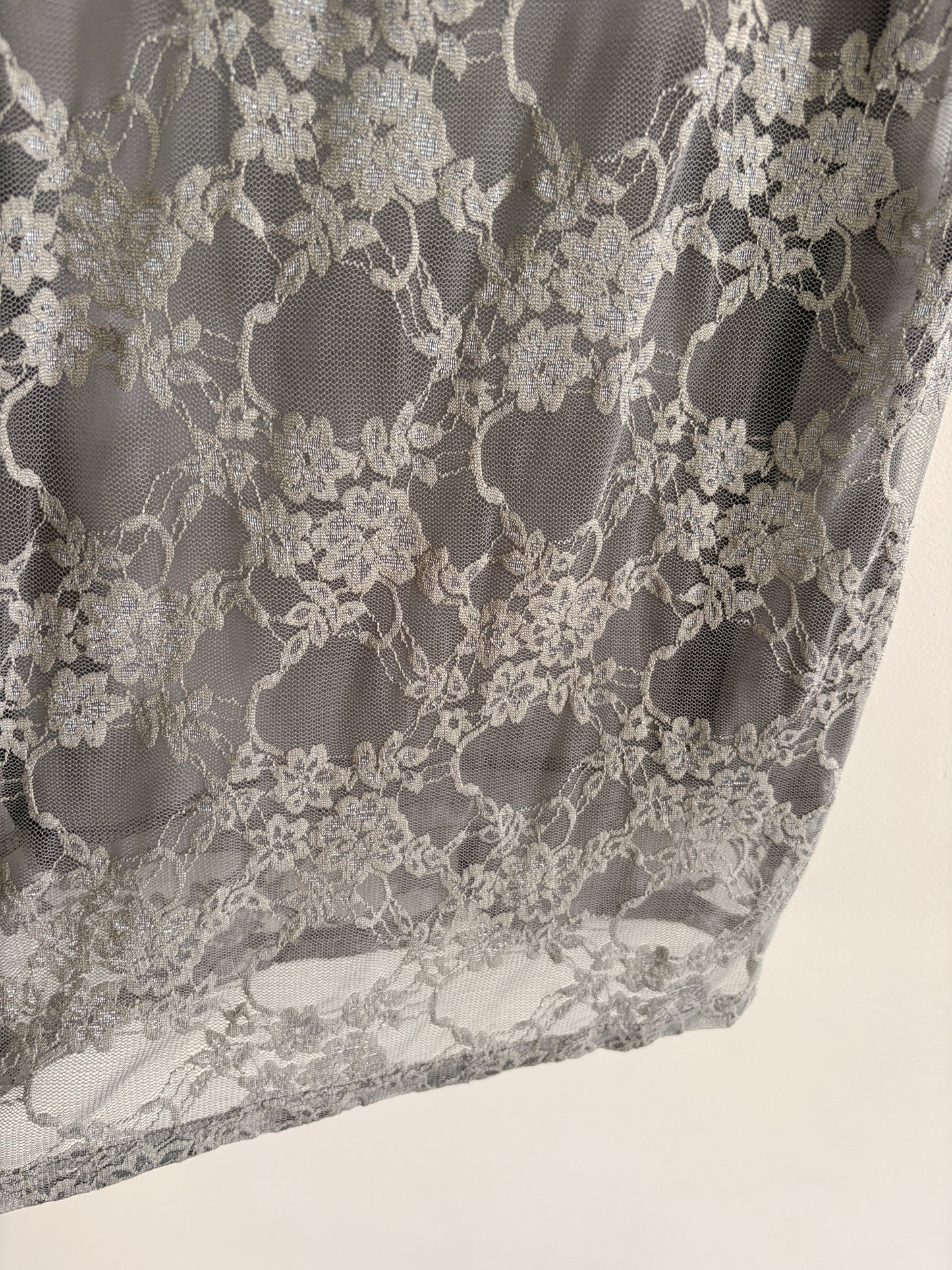 Robe Midi Dentelle Florale Grise – Seconde Main taille S/36