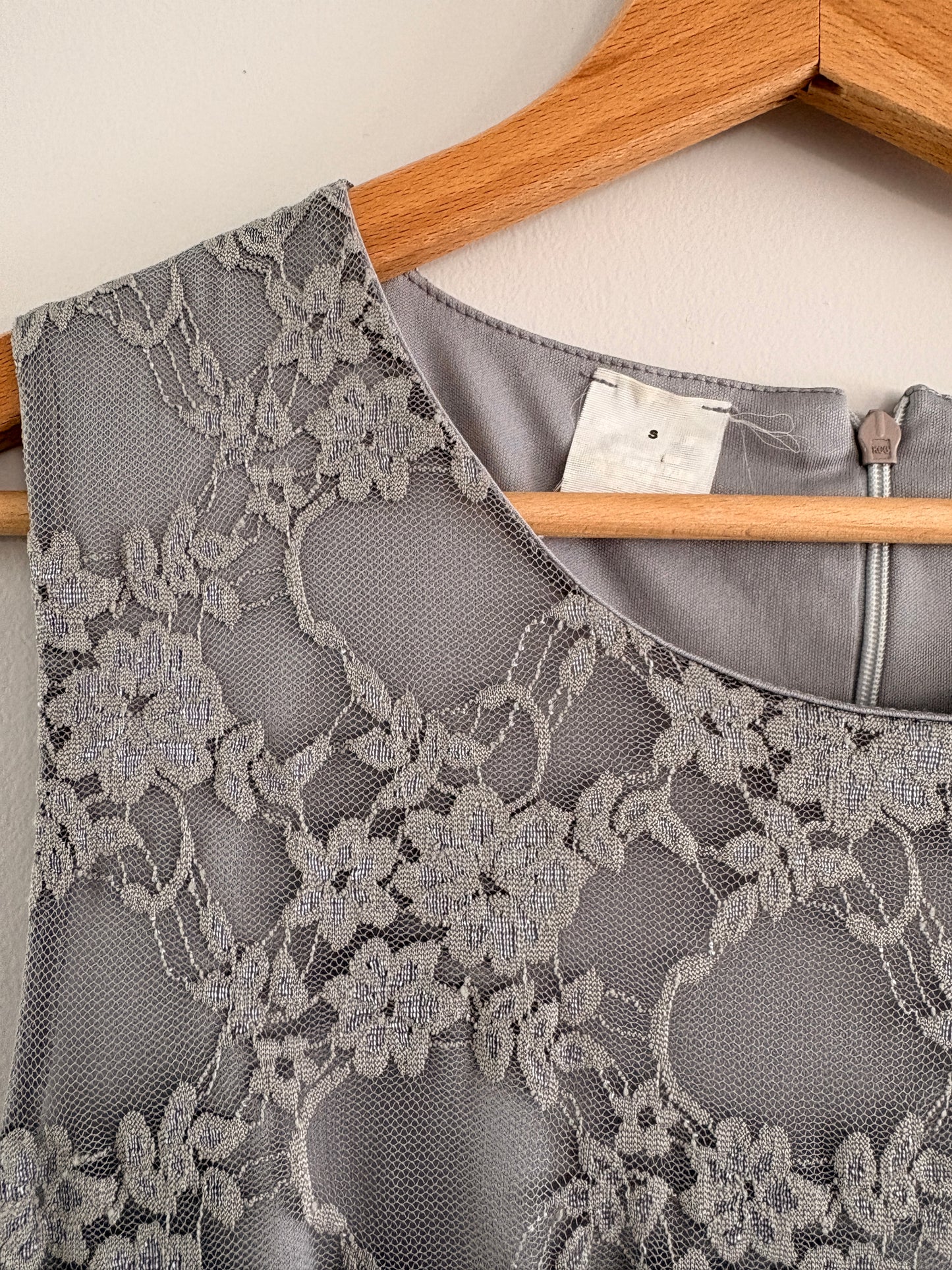 Robe Midi Dentelle Florale Grise – Seconde Main taille S/36