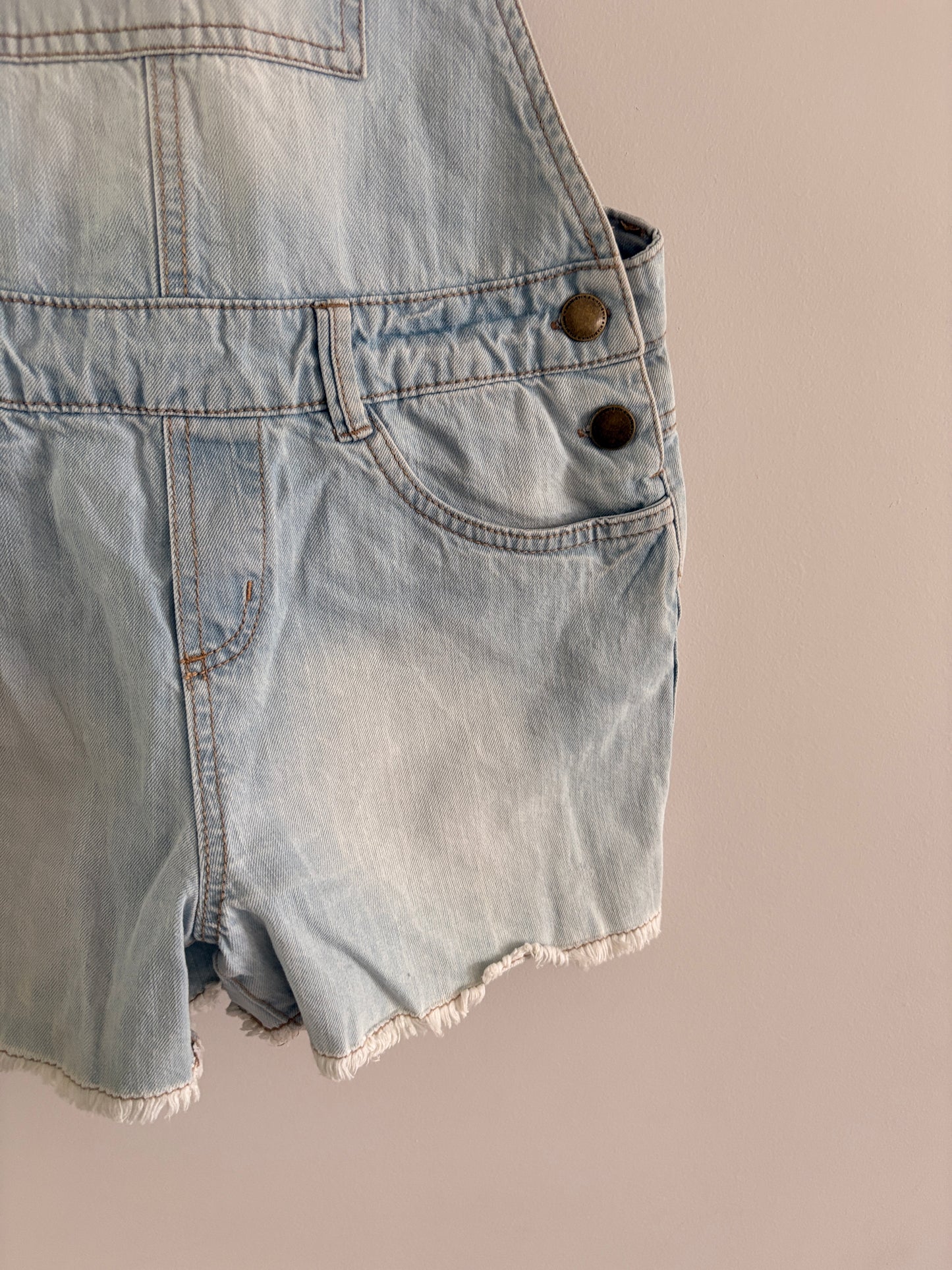 Salopette Short en Jean Délavé – Style Vintage Estival taille S