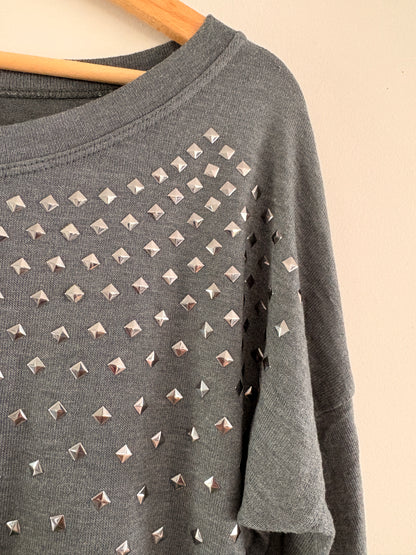 Pull Fin Gris – Clous Pyramidaux Argentés Rock Chic taille M