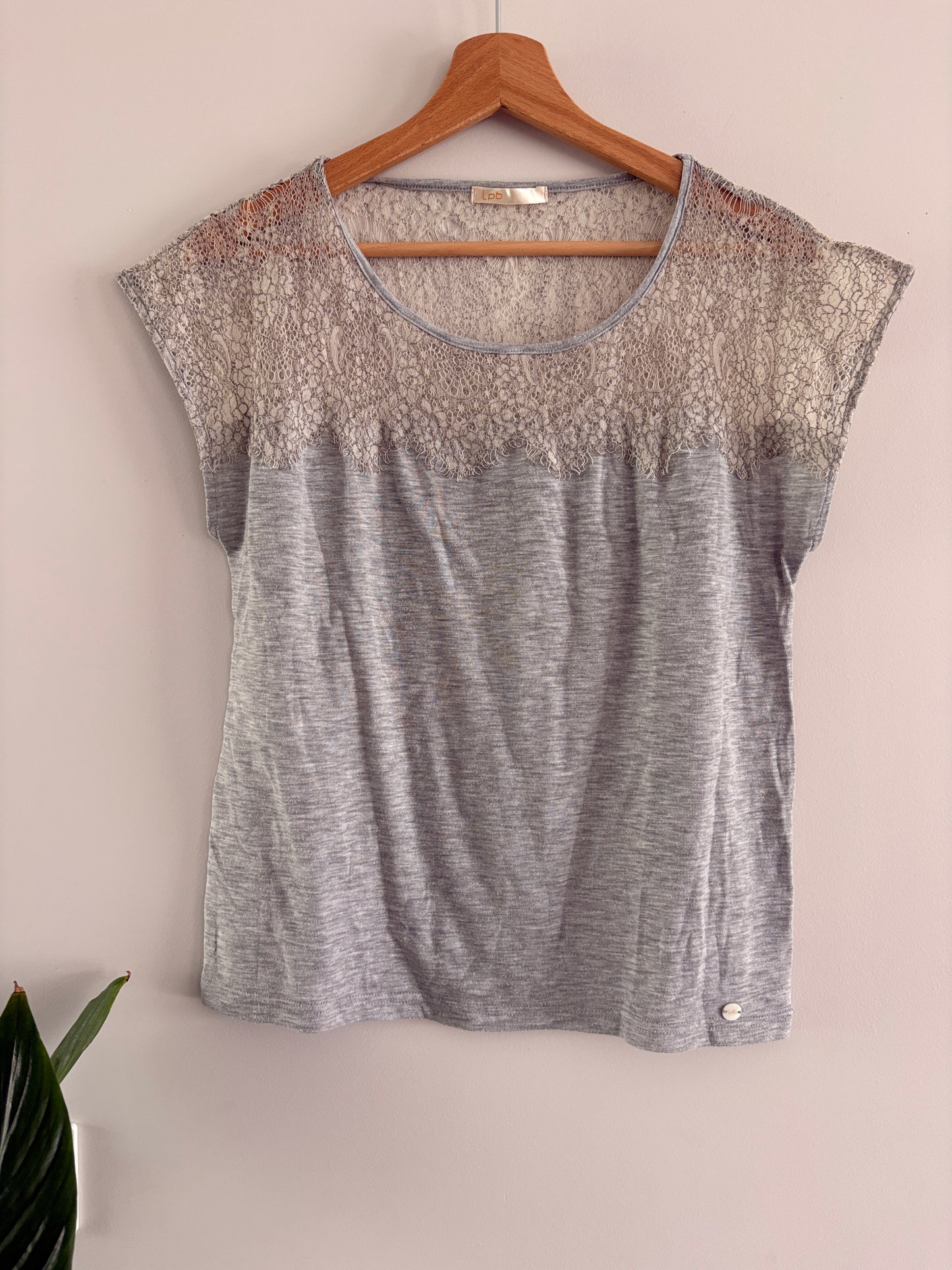 T-shirt Gris Chiné Empiècement Dentelle Florale – taille M