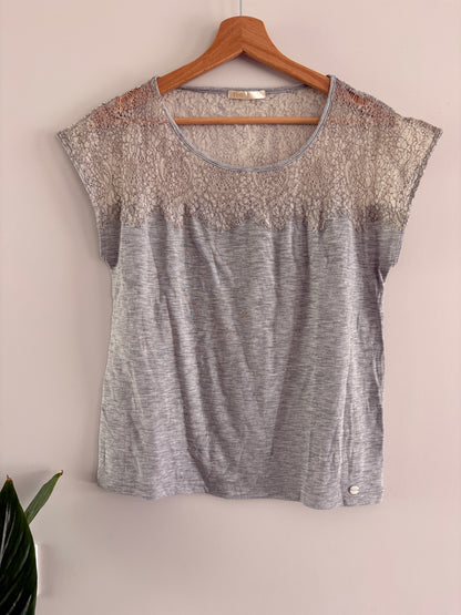 T-shirt Gris Chiné Empiècement Dentelle Florale – taille M