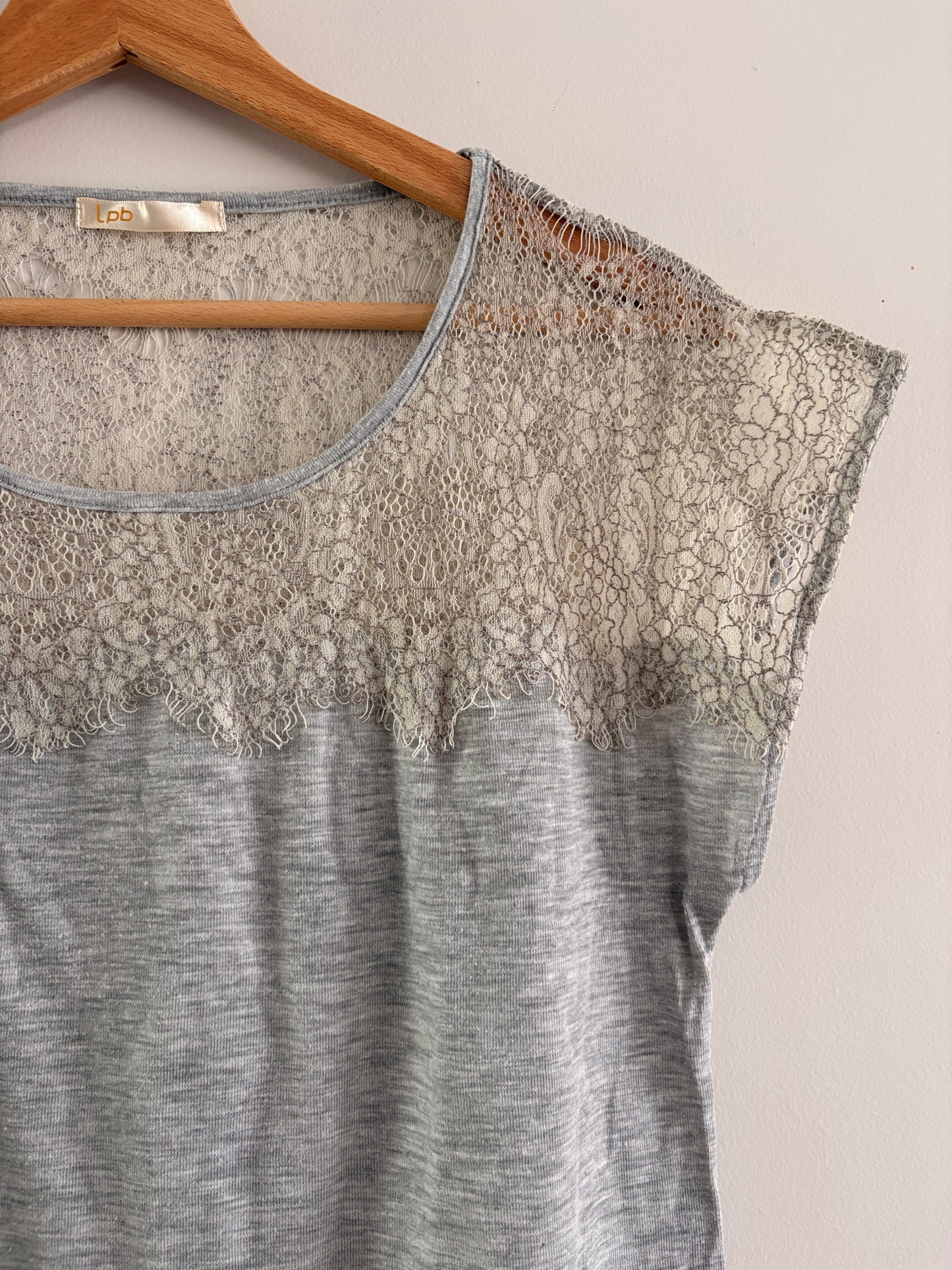T-shirt Gris Chiné Empiècement Dentelle Florale – taille M