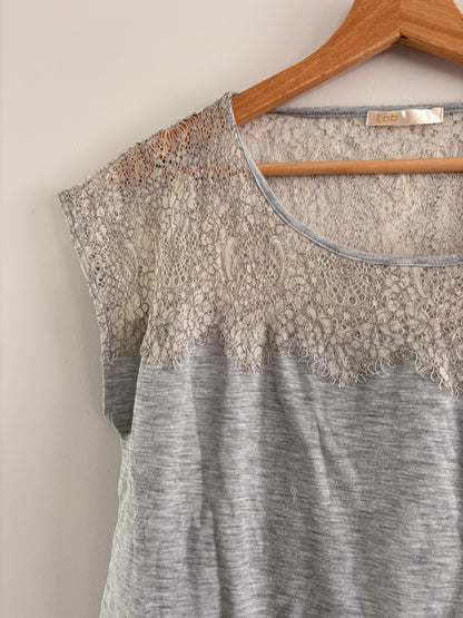 T-shirt Gris Chiné Empiècement Dentelle Florale – taille M
