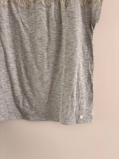 T-shirt Gris Chiné Empiècement Dentelle Florale – taille M