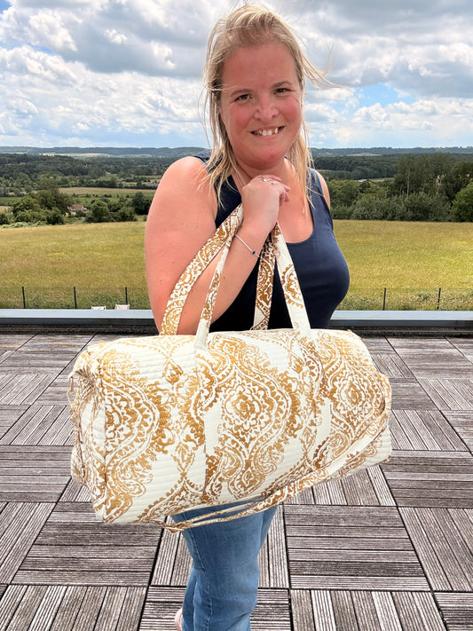 Sac Polochon Matelassé Imprimé Baroque Doré | Sac Voyage Femme Bohème Chic