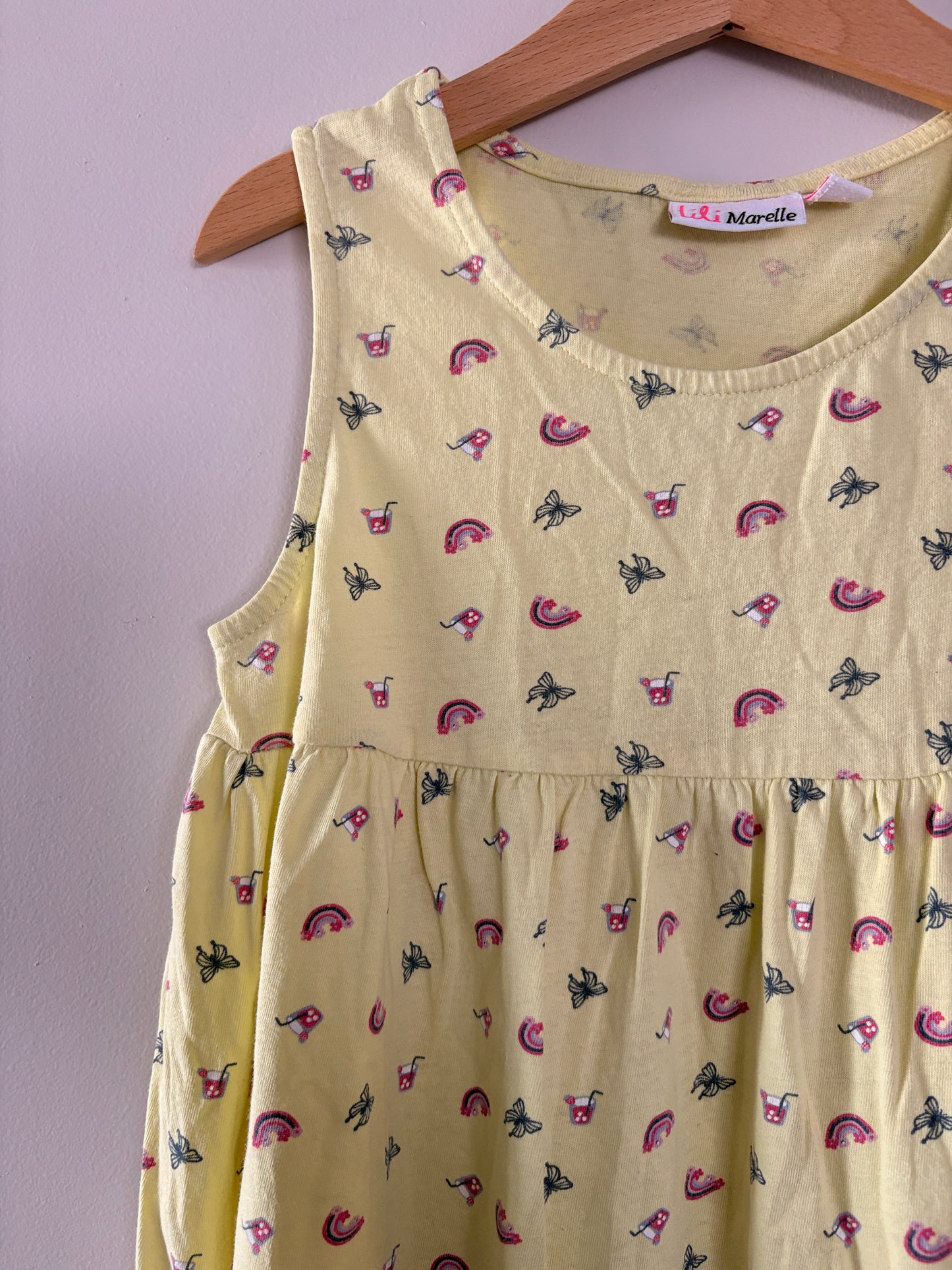 Robe Enfant Sans Manches Jaune Citron – Imprimé Papillons & Arcs-en-ciel taille 8 ans
