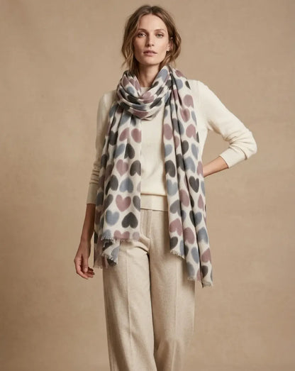 Écharpe femme à cœurs rose poudré et gris sur fond écru