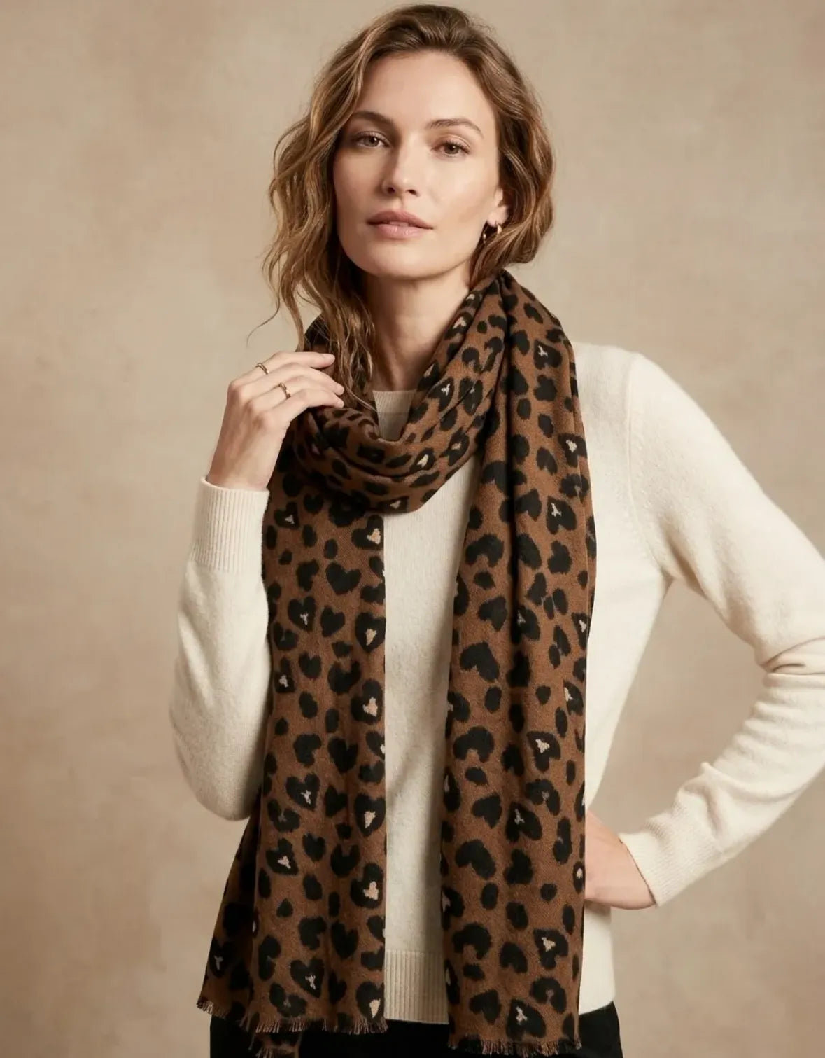 Écharpe léopard marron et noir viscose et laine