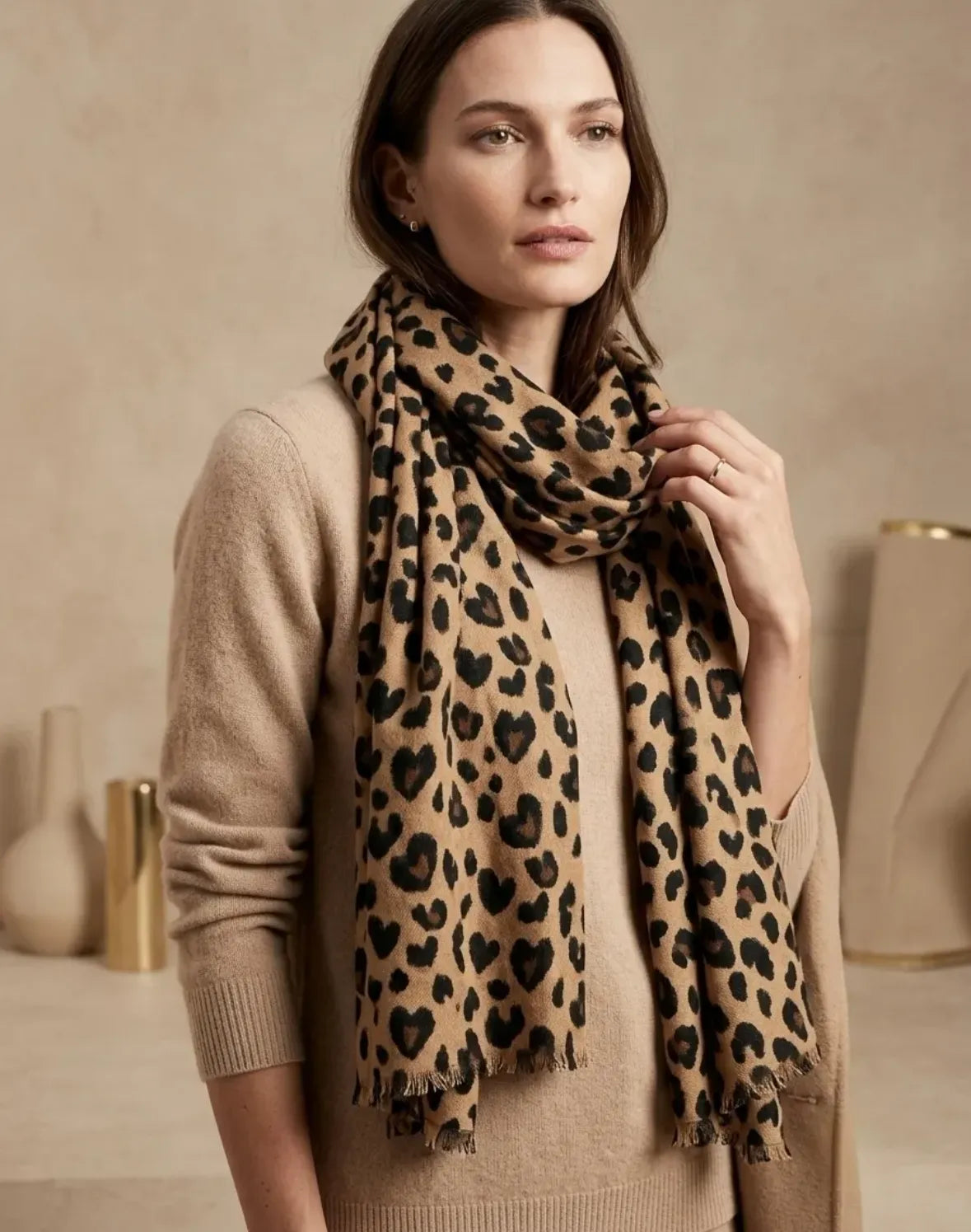 Écharpe léopard beige taupe et noir femme en viscose et laine