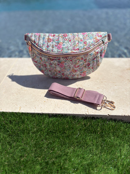 Sac banane en coton matelassé liberty  motif fleuris rose pâle