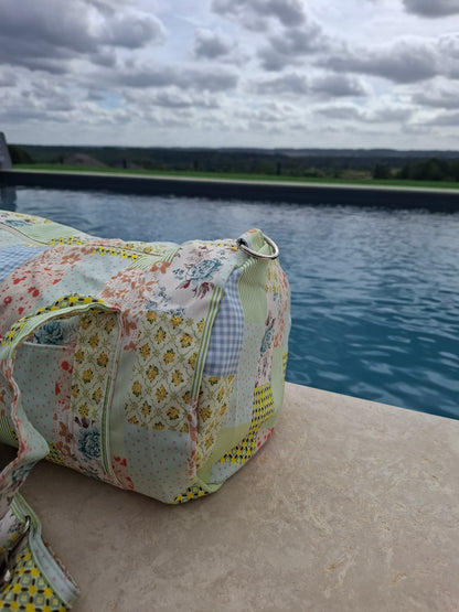 Sac polochon week end de voyage en tissu coton patchwork multicolore fleuri vert clair et jaune