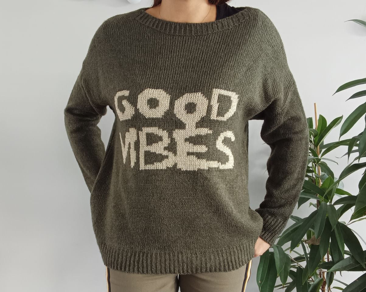 Pull mailles kaki inscription “good vibes” doré