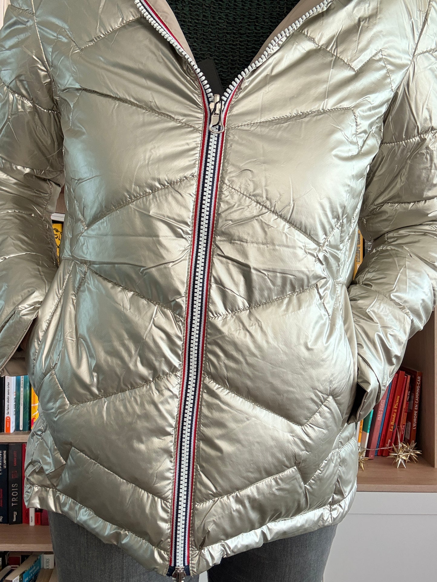 Laura Jo - Manteau doudoune courte matelassé réversible imperméable avec capuche couleur Beige et doré