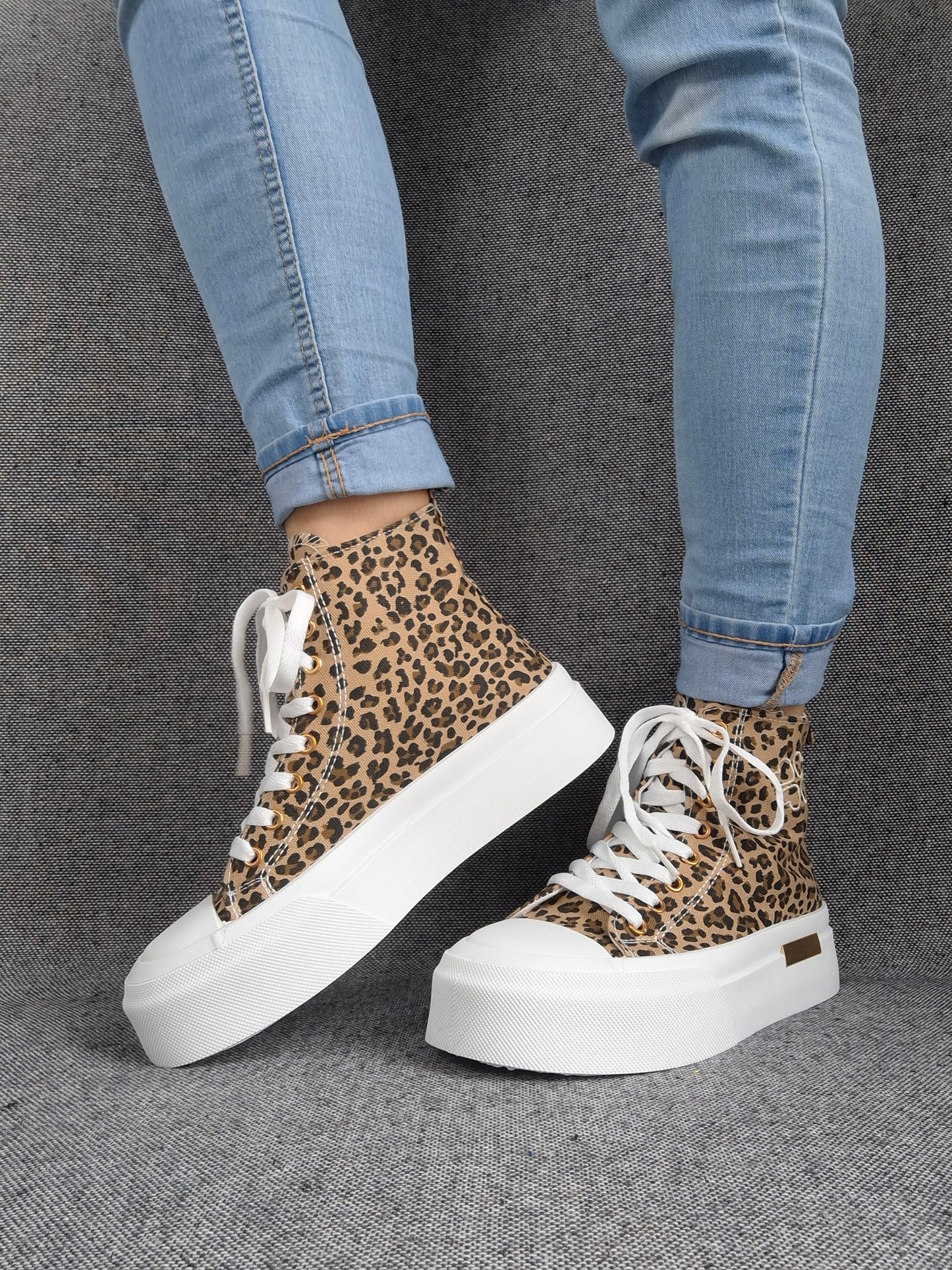 Chaussures baskets hautes en tissu toile leopard marron beige semelles compensées