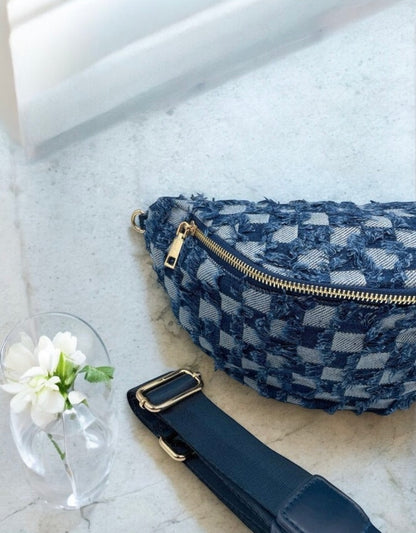 Sac banane en denim carrés bleu foncé