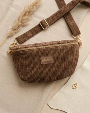 Sac Banane Velours Côtelé Marron – Détails Dorés