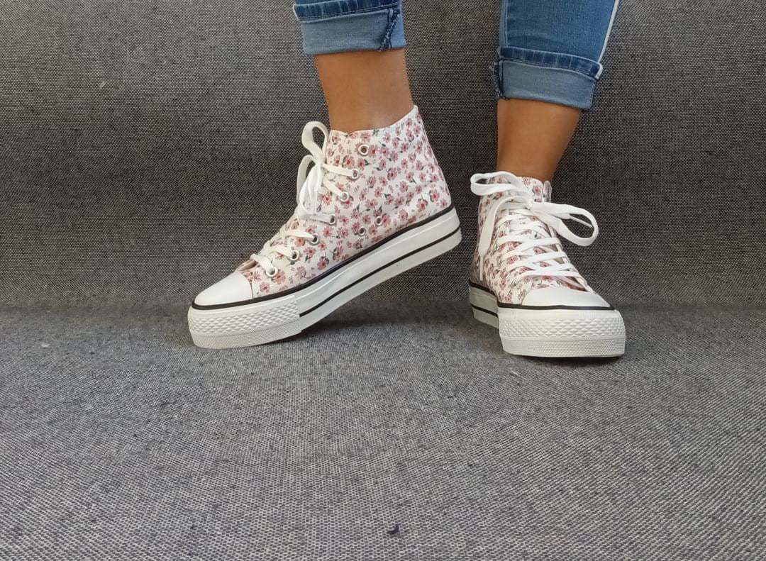 Baskets hautes motifs liberty fleurs roses en tissu type converse