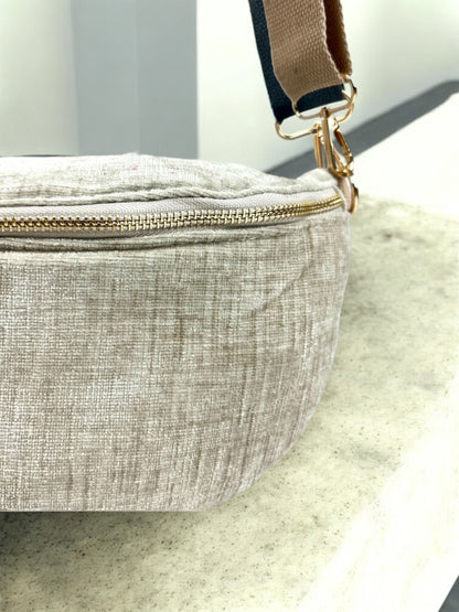 Sac en banane en tissu texturé beige