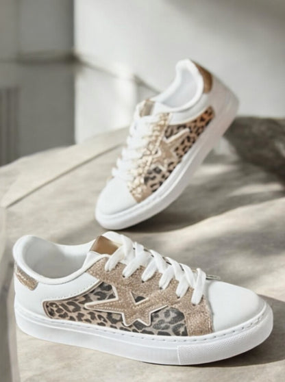 Chaussures baskets blanches beige motif léopard étoile style sneakers