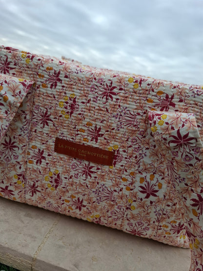 Sac week-end polochon en coton matelassé rose liberty fleuris nuances de rose, de jaune et de blanc