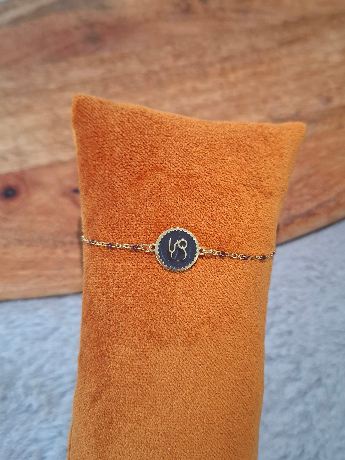 Bracelet à chaîne fine signe astrologique coloré