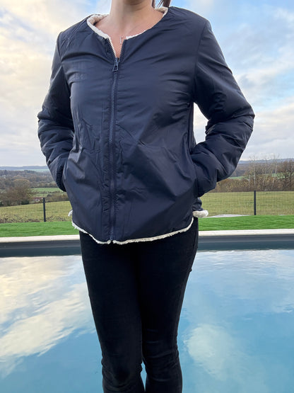 Laura Jo - Veste courte reversible bleu marine avec doublure en sherpa beige
