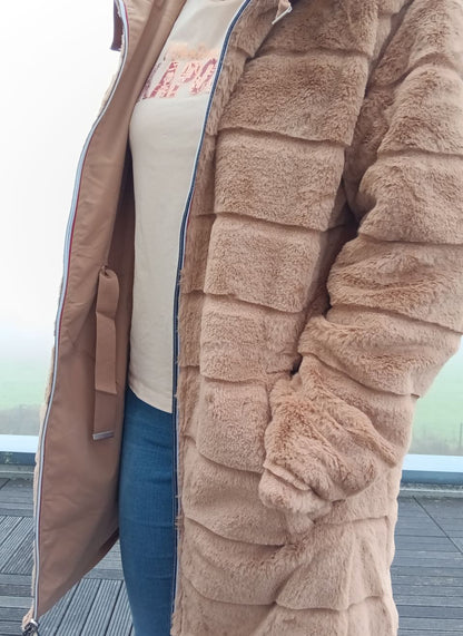 New Lolo - Manteau long CAMEL réversible, imperméable et complètement fourré resserrable à la taille - Curvy