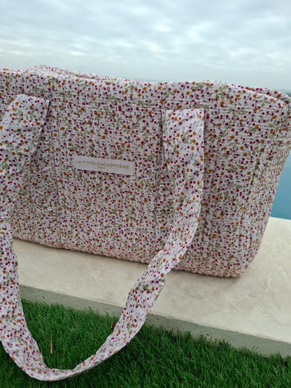 Sac week-end polochon en coton matelassé rose pâle liberty motifs cerises